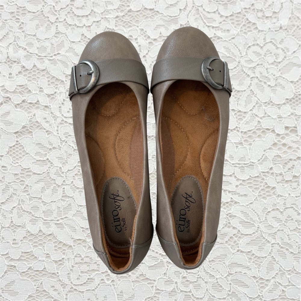vintage ballet flats with cutest buckle details